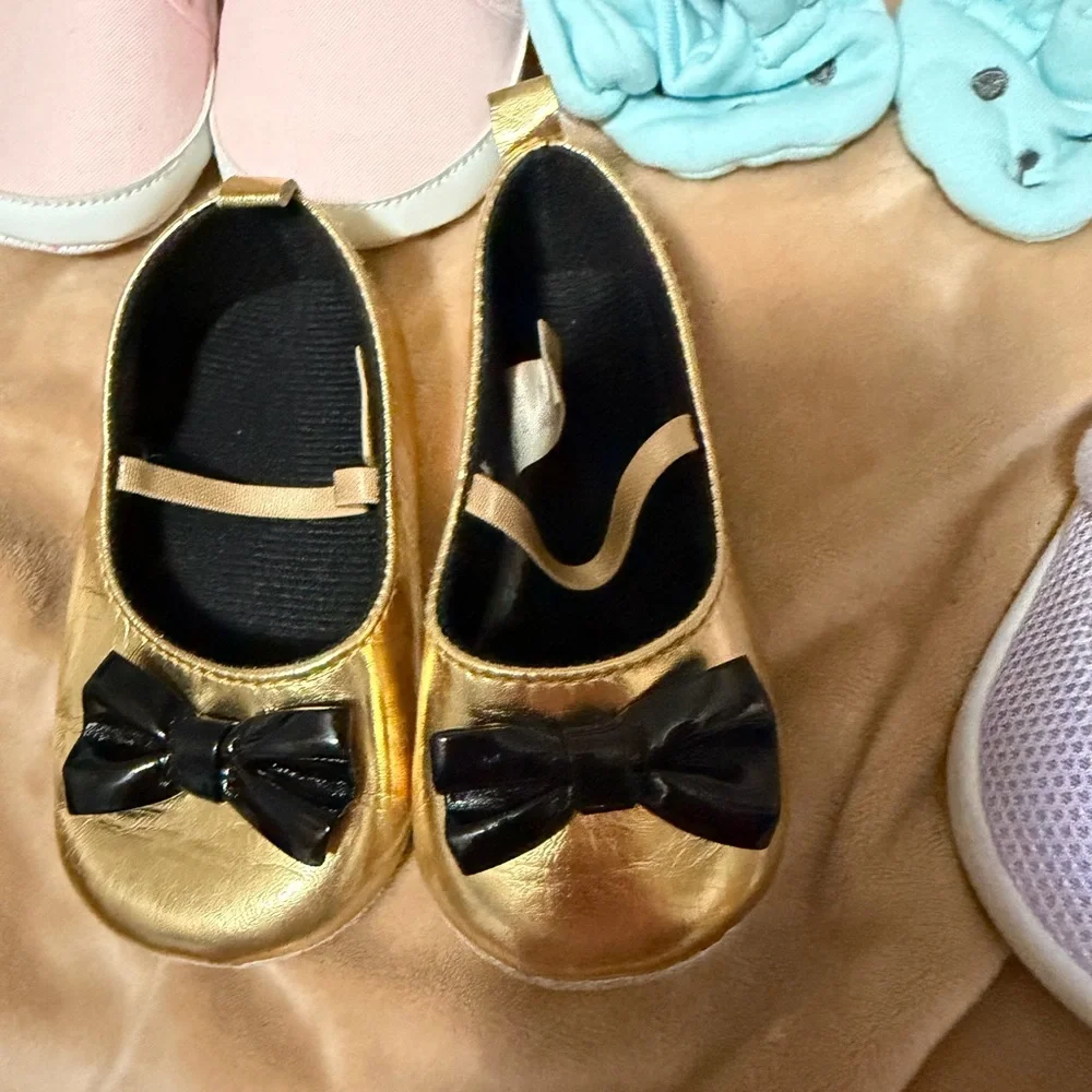 Baby Girl Lot of Shoes & Plush Giraffe Size 0-3
